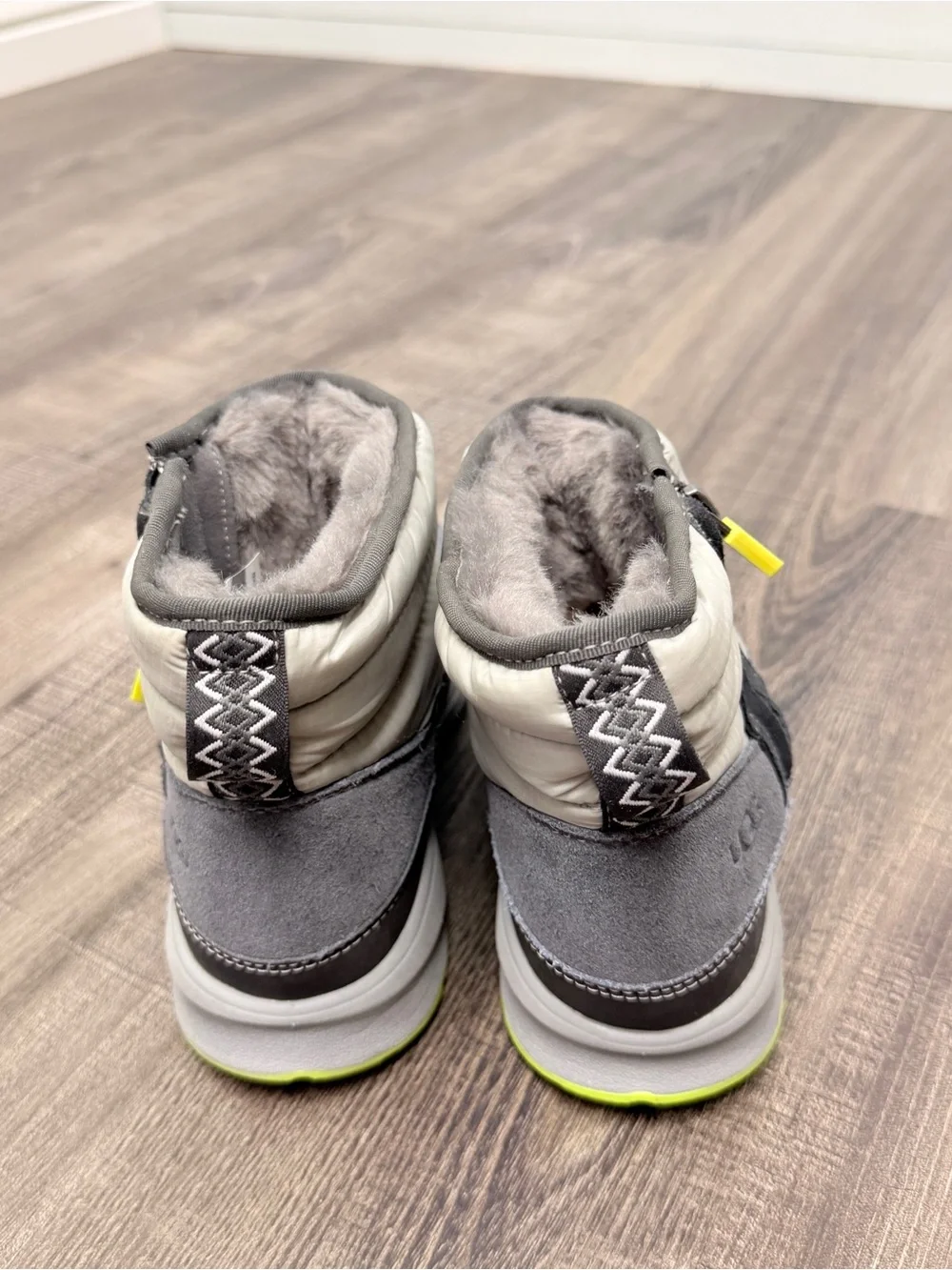 UGG truckee weather boot gray kids youth size 3